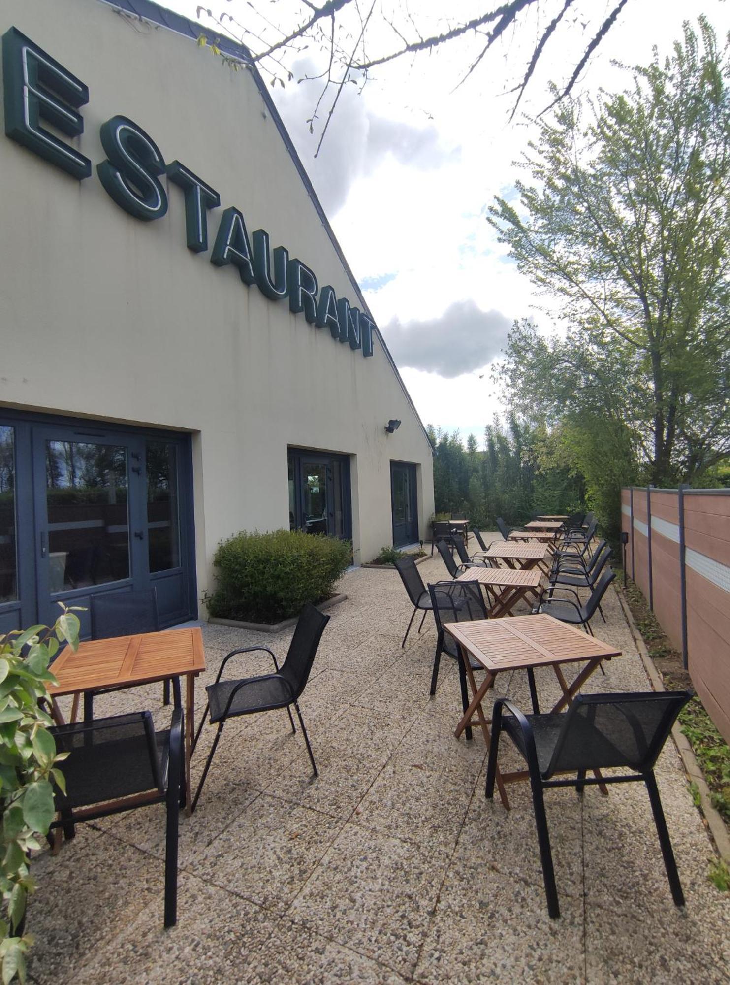 Campanile Sable-Sur-Sarthe Vion Hotel Exterior photo